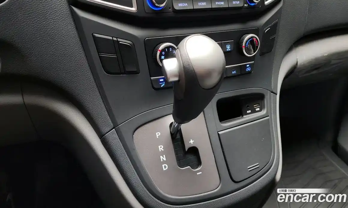 Hyundai Starex 2020 2.5 Автомат в Москве № 109315, фото 18