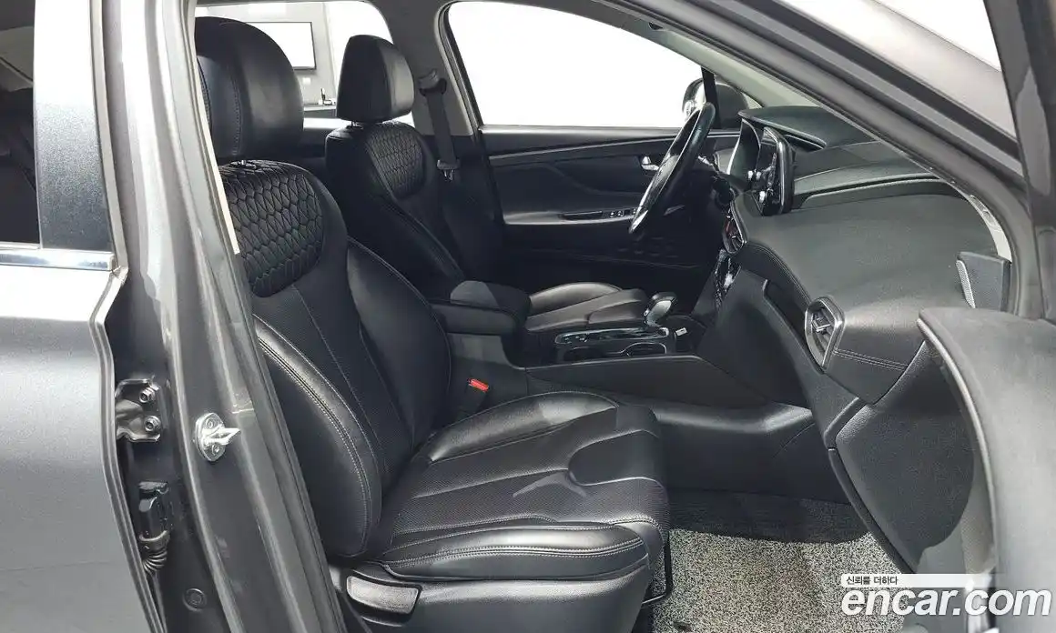 Hyundai Santa Fe 2020 2.0 Автомат в Москве № 112696, фото 6