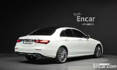 Mercedes-Benz E-Class 2021 2.0 Автомат в Москве № 142918, миниатюра 2