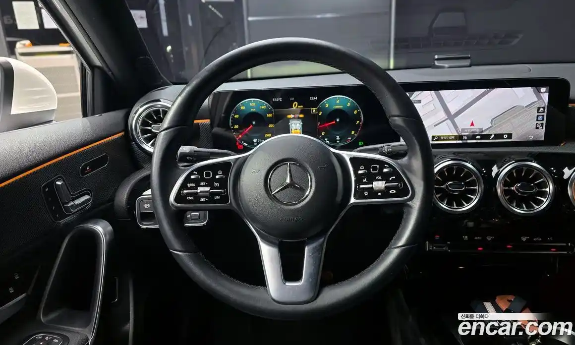 Mercedes-Benz A-Class 2022 2.0 Автомат в Москве № 150855, фото 4