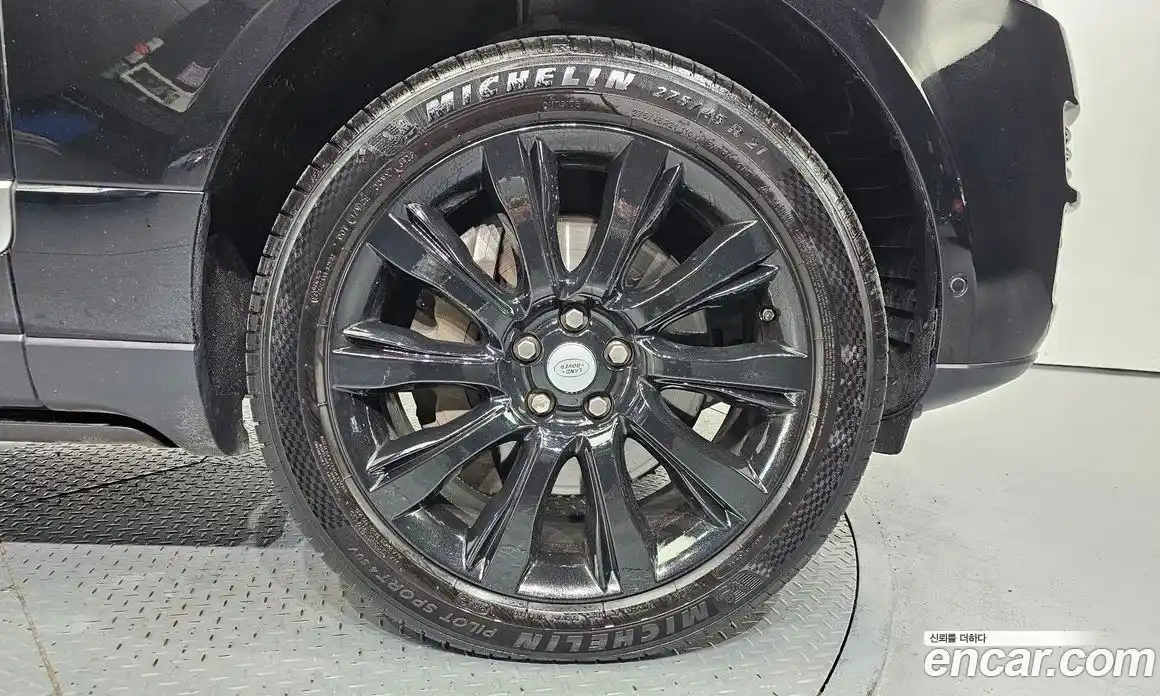 Land Rover Range-Rover 2017 4.4 Автомат в Москве № 166267, фото 1