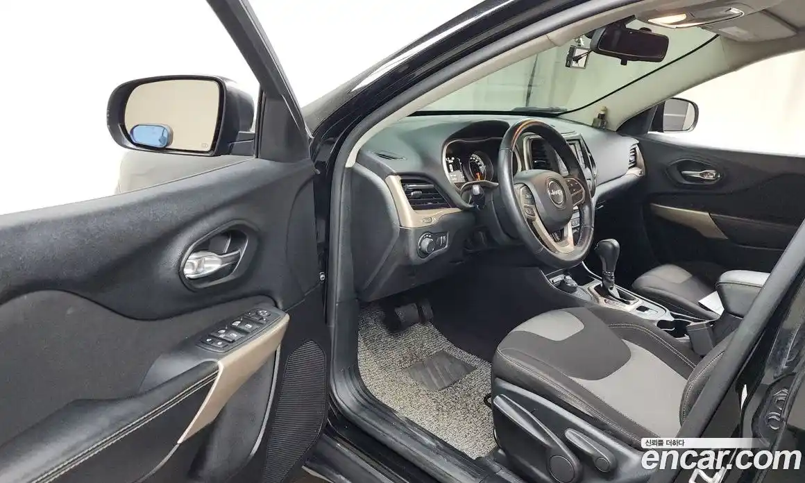 Jeep Cherokee 2017 3.2 Автомат в Москве № 169683, фото 20