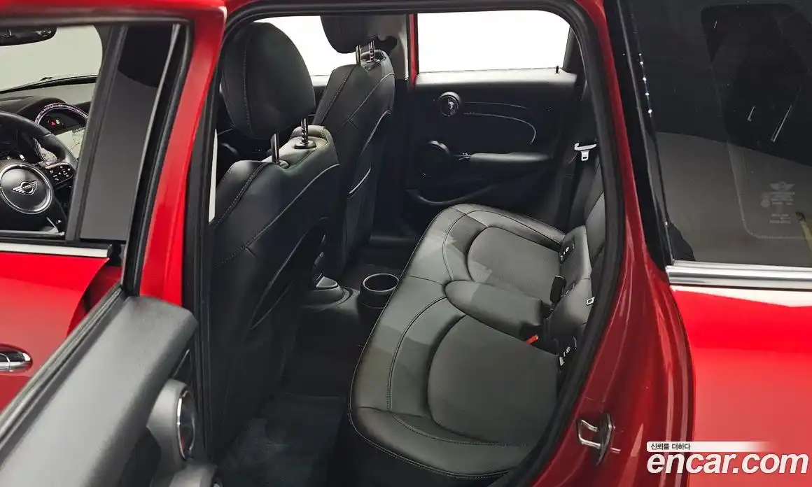 Mini Cooper 2022 1.5 Автомат в Москве № 183451, фото 17