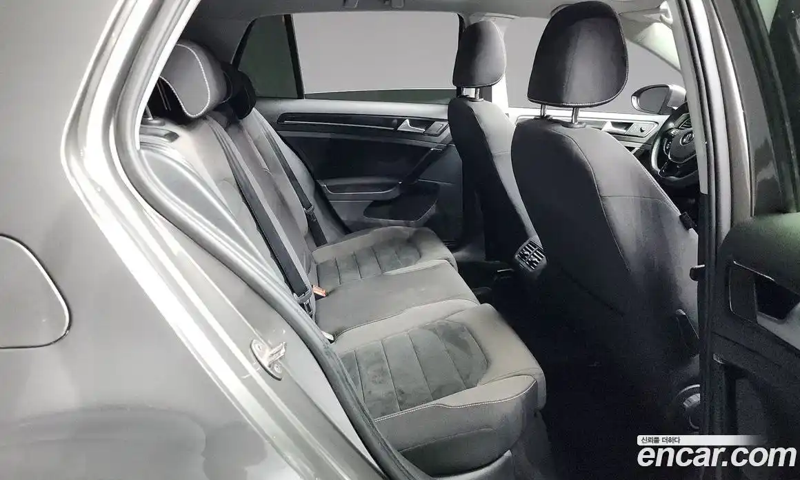 Volkswagen Golf 2016 2.0 Автомат в Москве № 185520, фото 4