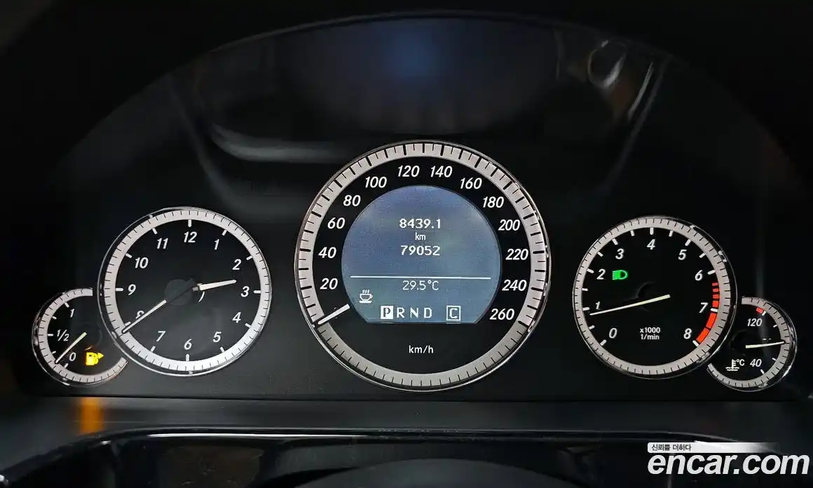 Mercedes-Benz E-Class 2010 1.8 Автомат в Москве № 194989, фото 16