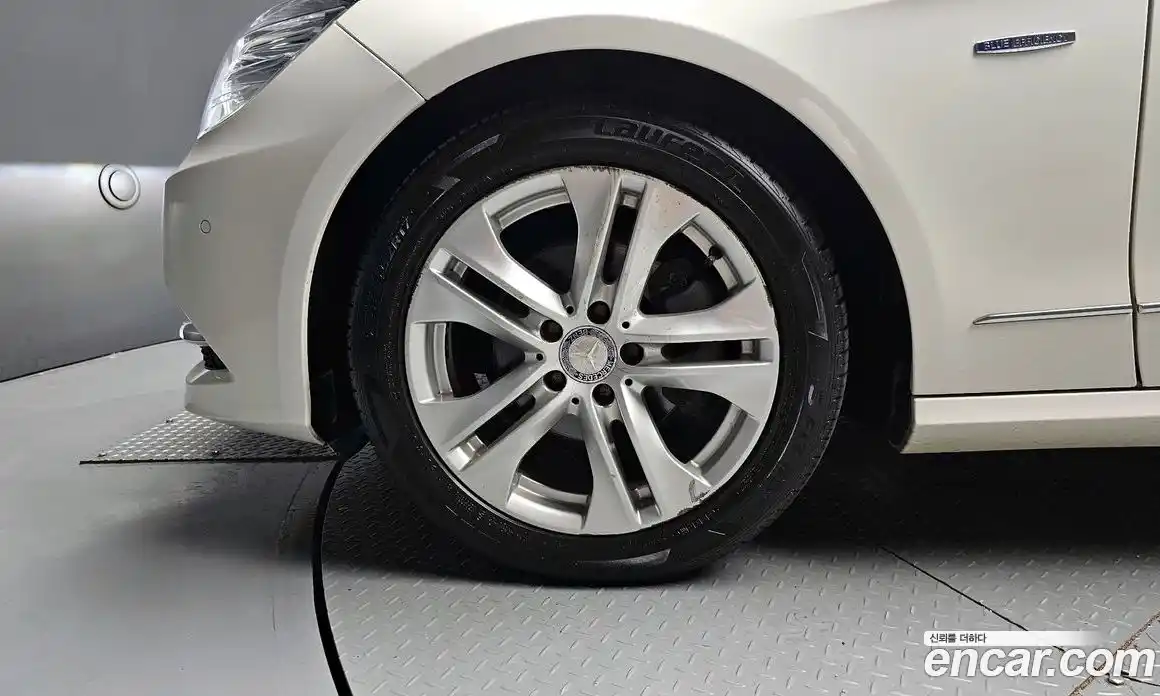 Mercedes-Benz E-Class 2010 1.8 Автомат в Москве № 194989, фото 4