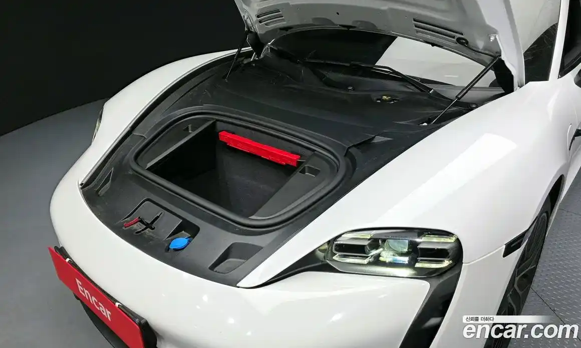 Porsche Taycan 2023 0.1 Автомат в Москве № 197153, фото 1