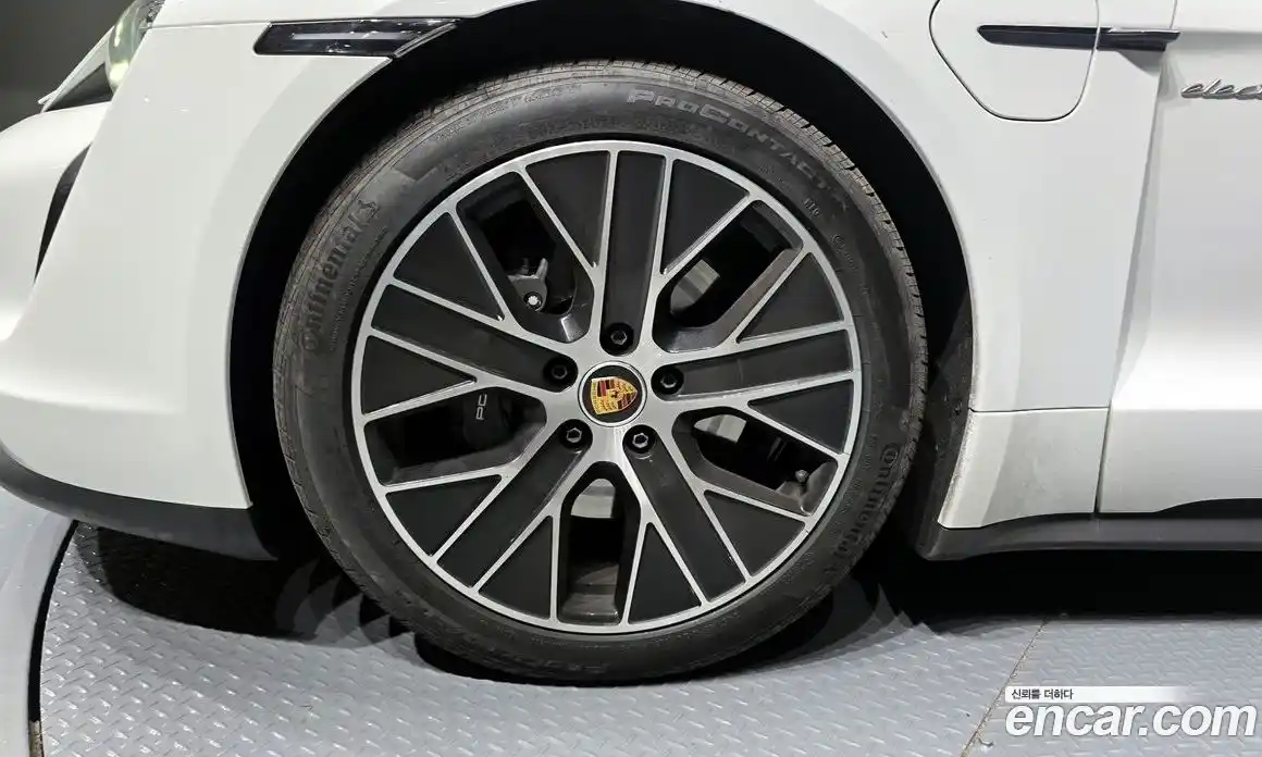 Porsche Taycan 2023 0.1 Автомат в Москве № 197153, фото 5