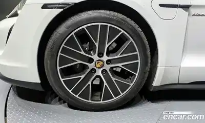 Porsche Taycan 2023 0.1 Автомат в Москве № 197153, миниатюра 5