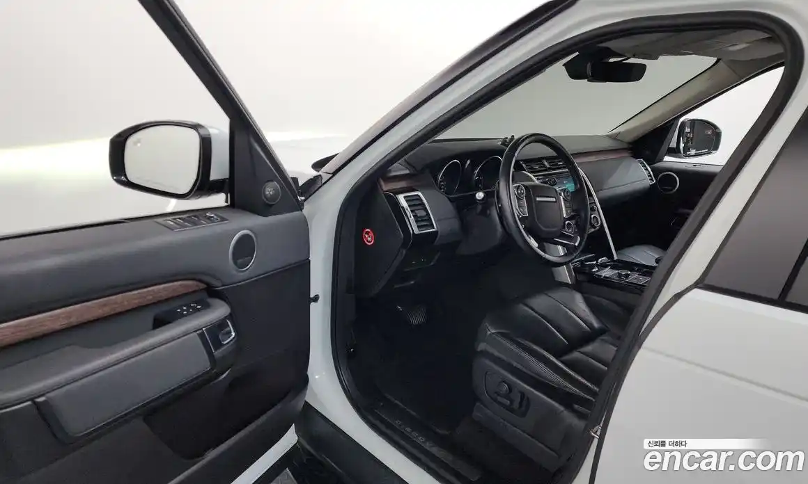 Land Rover Discovery 2017 2.0 Автомат в Москве № 213471, фото 16