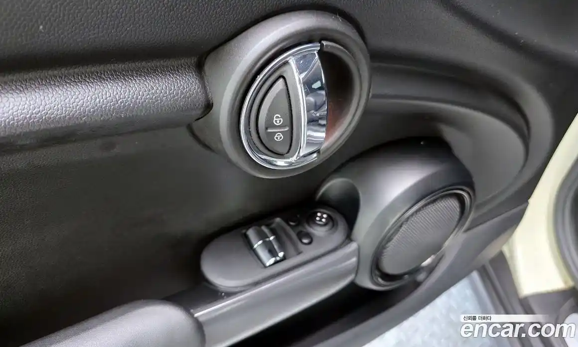 Mini Cooper 2015 1.5 Автомат в Москве № 214310, фото 18