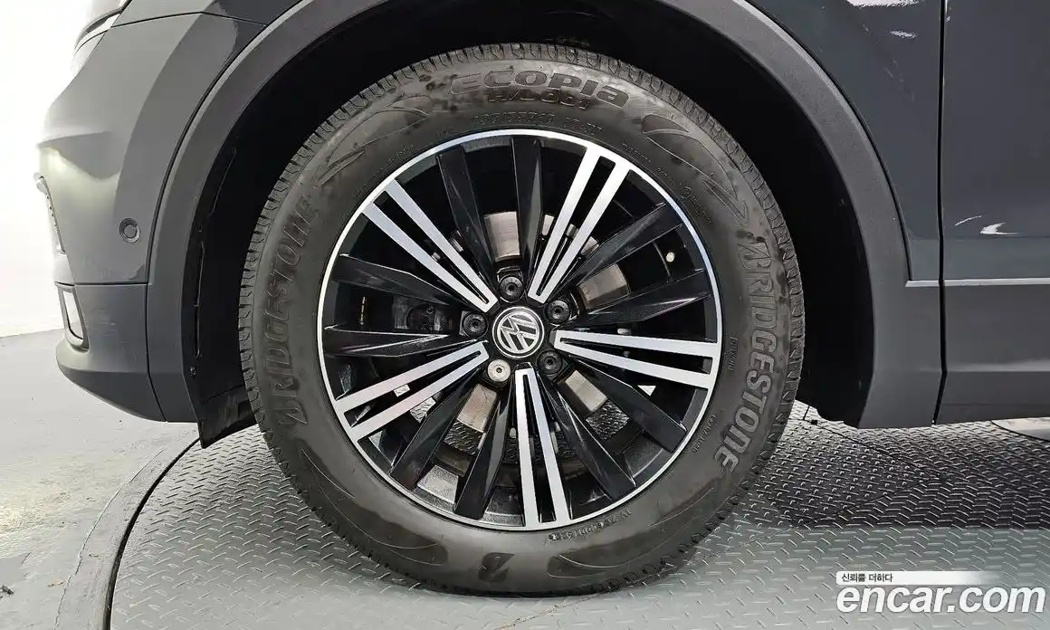 Volkswagen Tiguan 2018 2.0 Автомат в Москве № 232200, фото 11