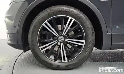 Volkswagen Tiguan 2018 2.0 Автомат в Москве № 232200, миниатюра 11