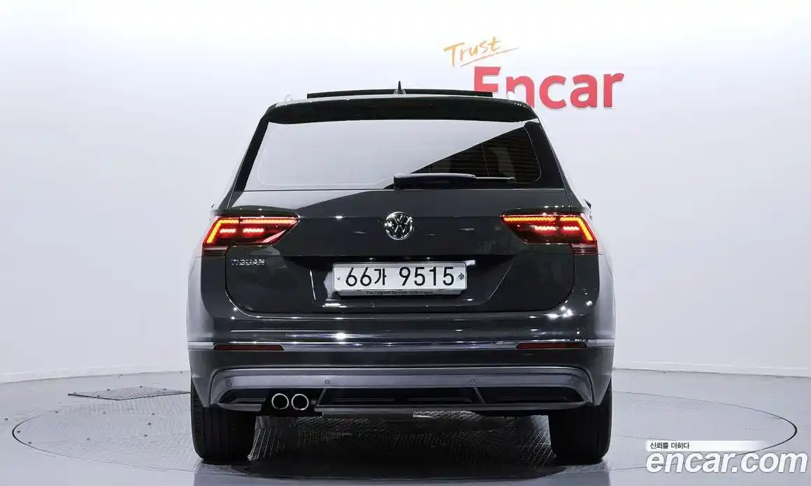 Volkswagen Tiguan 2018 2.0 Автомат в Москве № 232200, фото 3