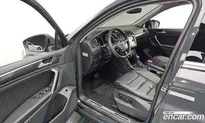 Volkswagen Tiguan 2018 2.0 Автомат в Москве № 232200, миниатюра 4