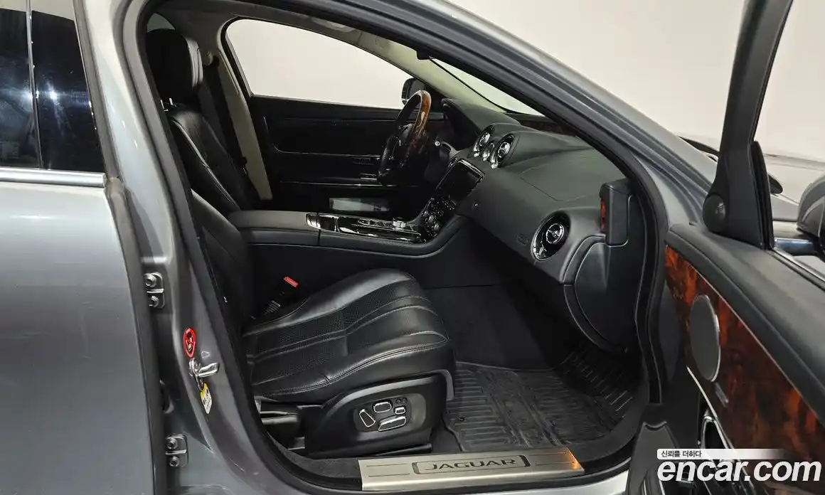 Jaguar XJ 2014 3.0 Автомат в Москве № 256097, фото 19