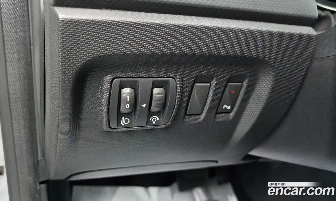 Renault QM3 2014 1.5 Автомат в Москве № 275358, фото 18