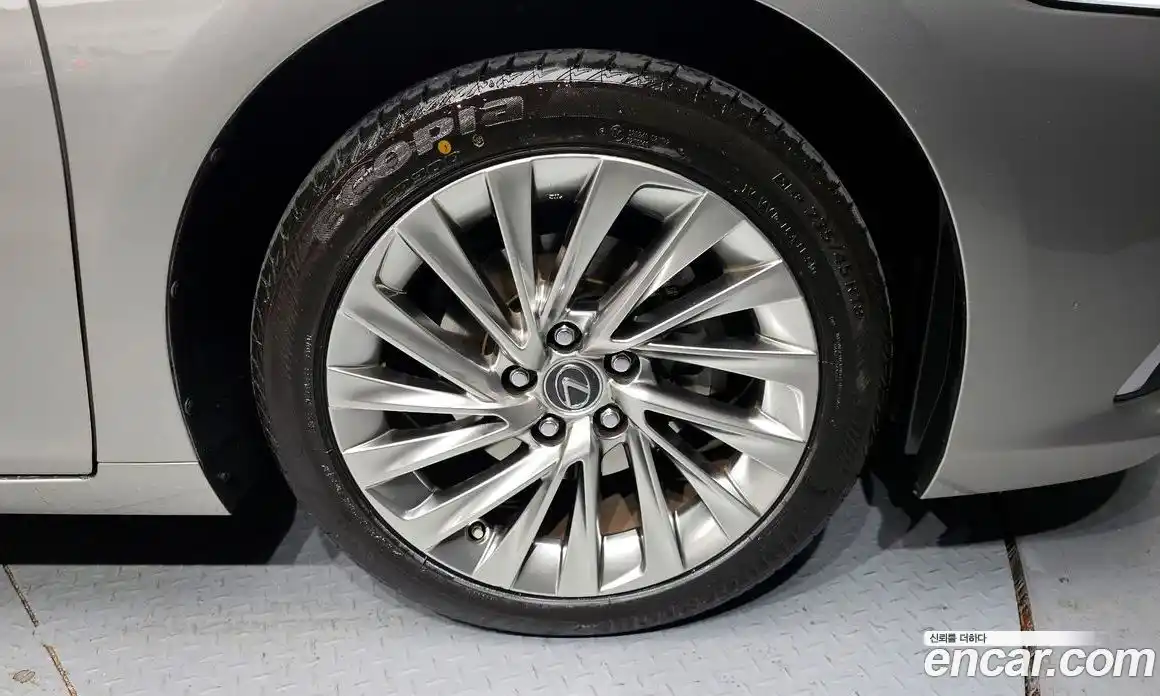 Lexus ES 2021 2.5 Автомат в Москве № 275637, фото 1