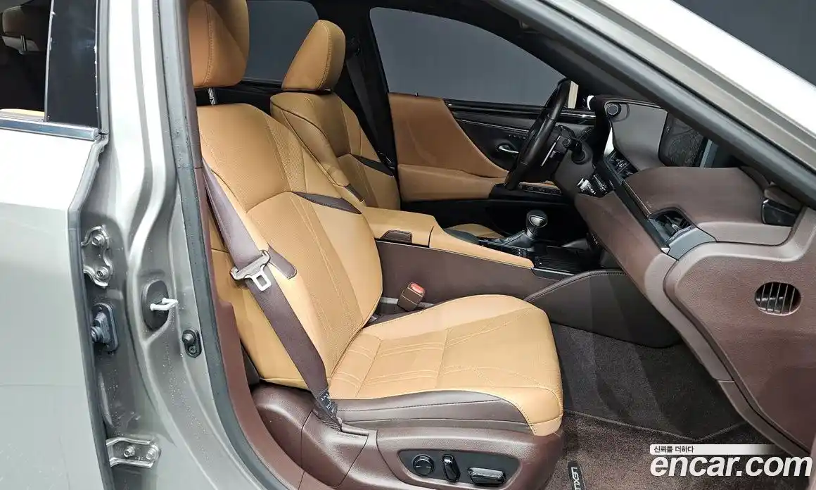 Lexus ES 2021 2.5 Автомат в Москве № 275637, фото 13