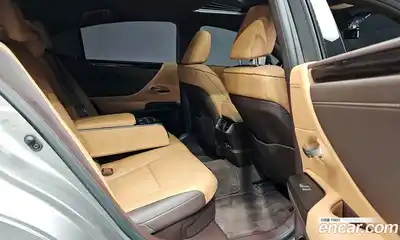 Lexus ES 2021 2.5 Автомат в Москве № 275637, миниатюра 9