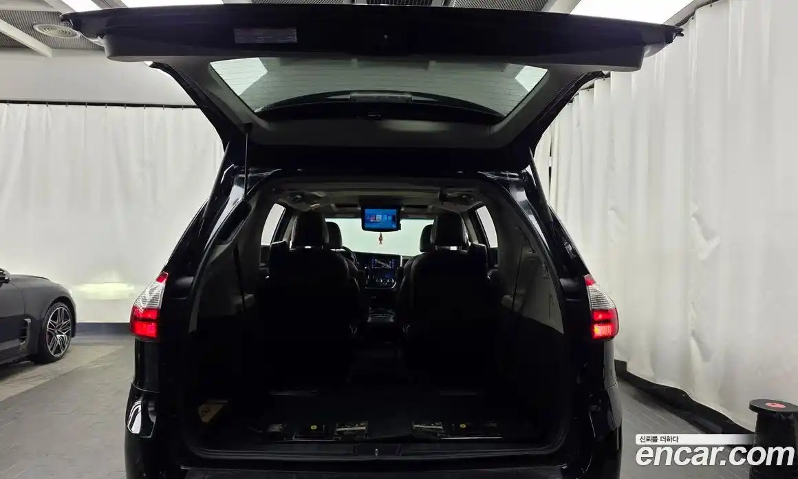 Toyota Sienna 2015 3.5 Автомат в Москве № 302638, фото 11