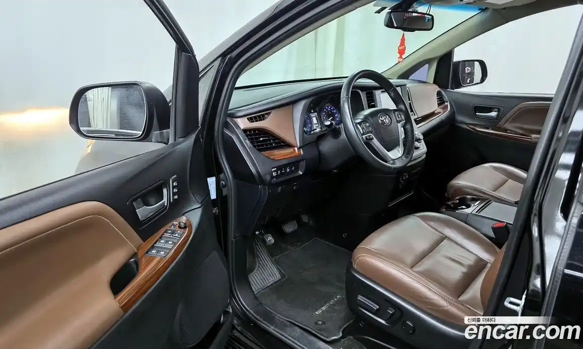 Toyota Sienna 2015 3.5 Автомат в Москве № 302638, фото 13