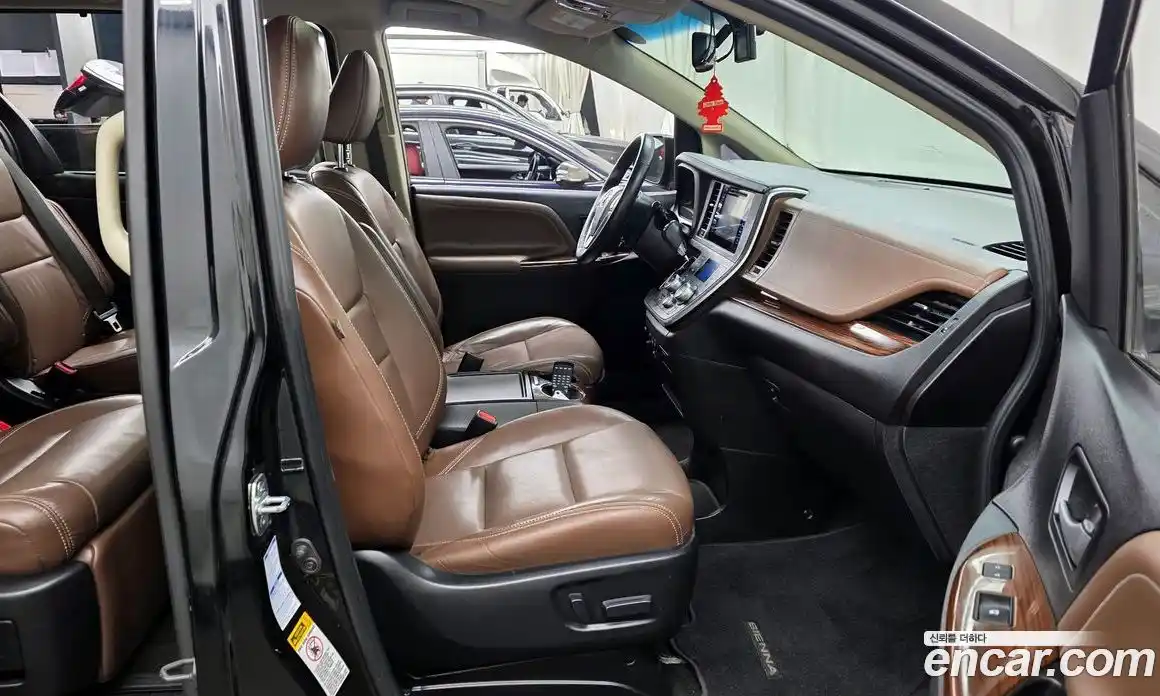Toyota Sienna 2015 3.5 Автомат в Москве № 302638, фото 14