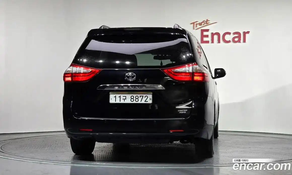 Toyota Sienna 2015 3.5 Автомат в Москве № 302638, фото 19