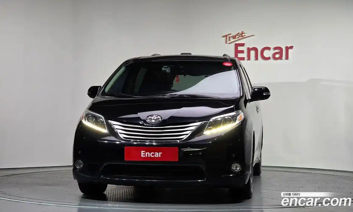 Toyota Sienna 2015 3.5 Автомат в Москве № 302638, фото 9