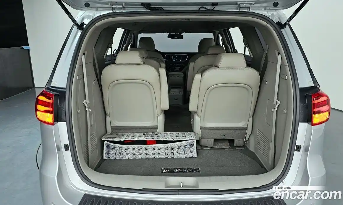 Kia Canival 2019 2.2 Автомат в Москве № 337145, фото 13