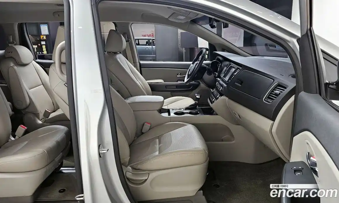 Kia Canival 2019 2.2 Автомат в Москве № 337145, фото 17