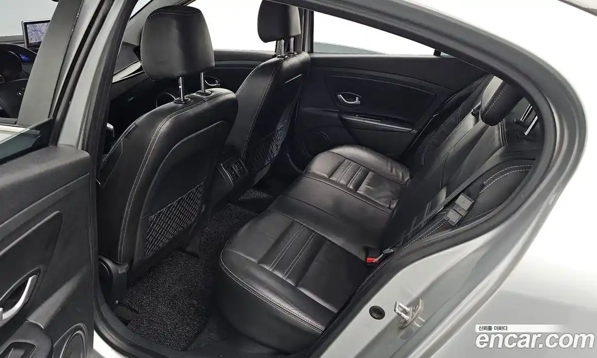 Renault SM3 2016 1.6 Автомат в Москве № 106574, фото 11