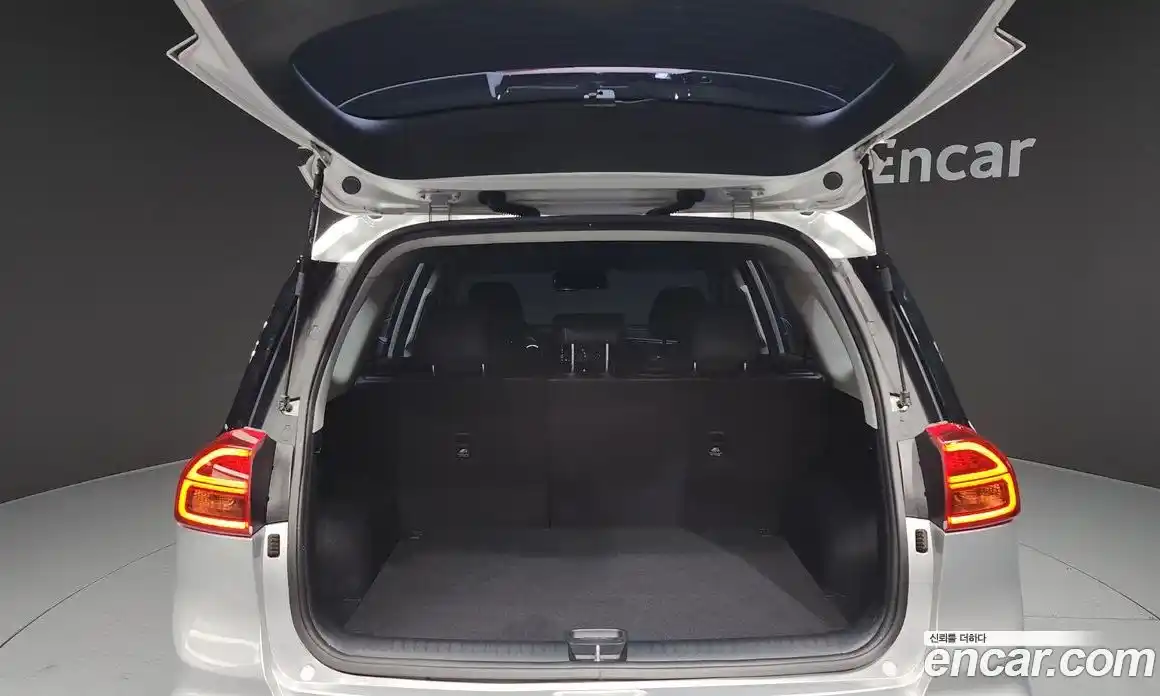 Kia Niro 2023 0.2 Автомат в Москве № 116946, фото 5