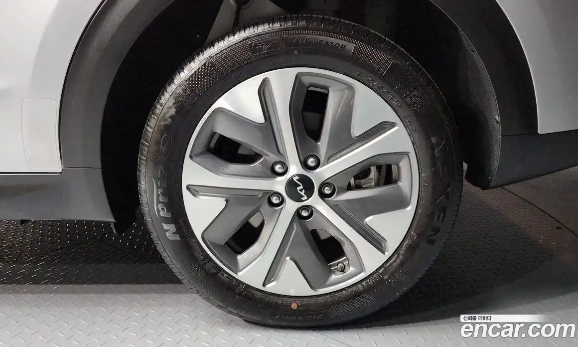 Kia Niro 2023 0.2 Автомат в Москве № 116946, фото 8