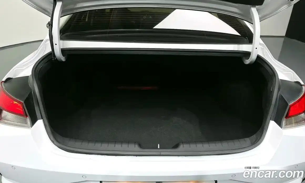 Hyundai Avante 2021 1.6 Автомат в Москве № 118318, фото 9