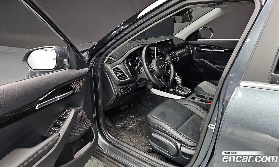 Kia Seltos 2023 1.6 Автомат в Москве № 132264, фото 3