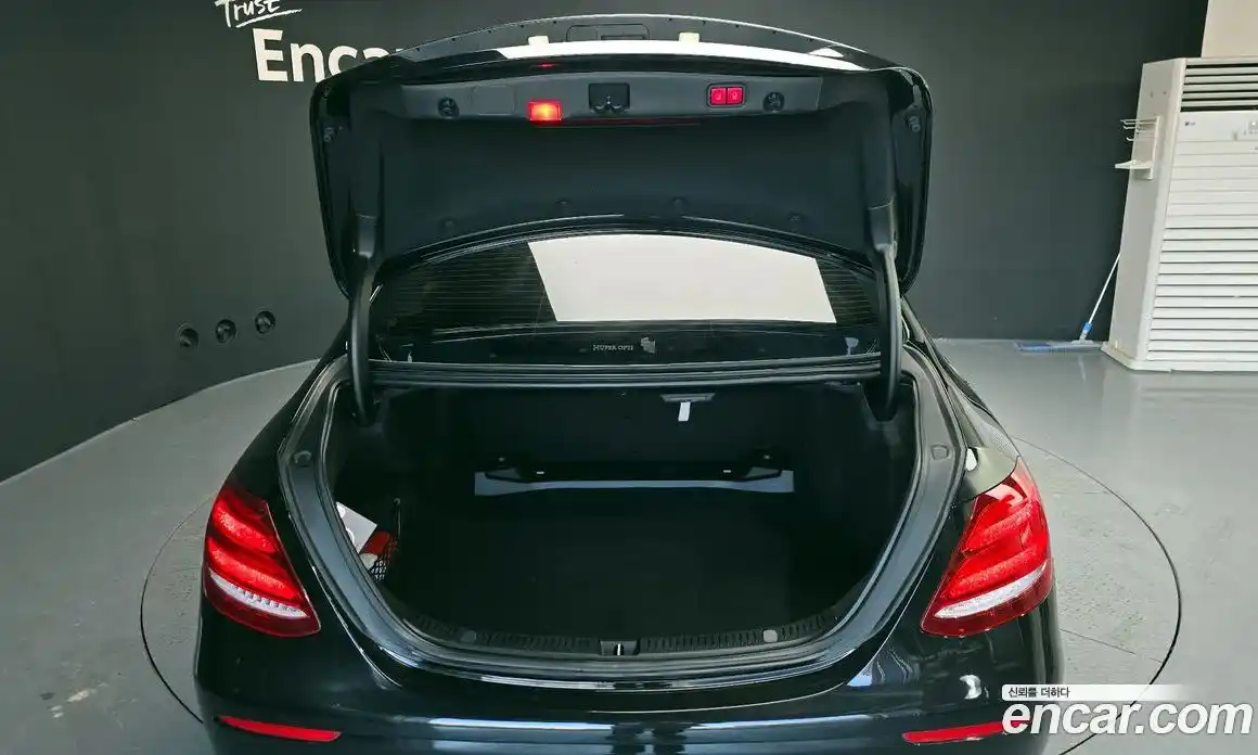 Mercedes-Benz E-Class 2018 1.9 Автомат в Москве № 141782, фото 19