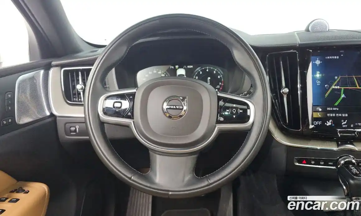 Volvo XC60 2018 2.0 Автомат в Москве № 164462, фото 13