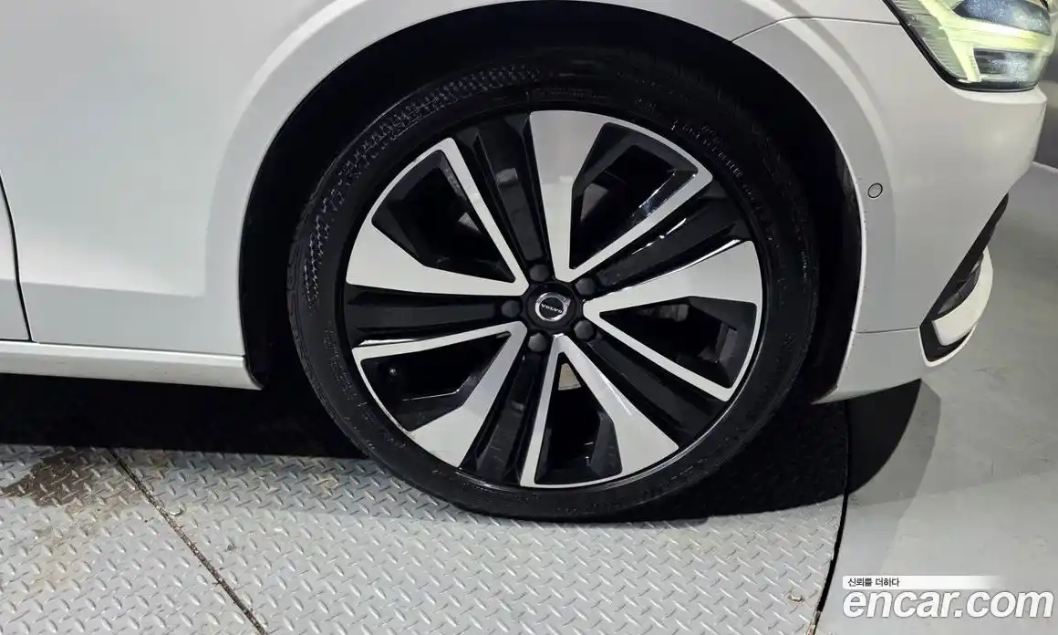 Volvo S60 2023 2.0 Автомат в Москве № 164634, фото 20