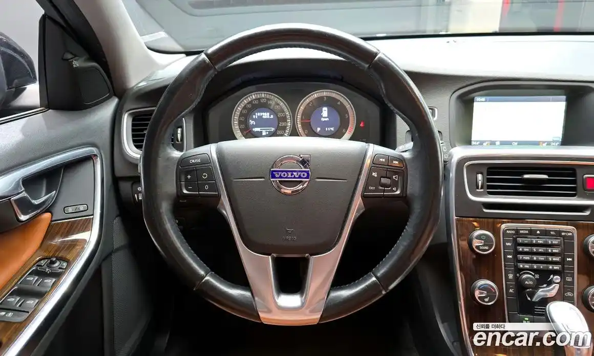 Volvo V60 2013 2.0 Автомат в Москве № 164645, фото 13