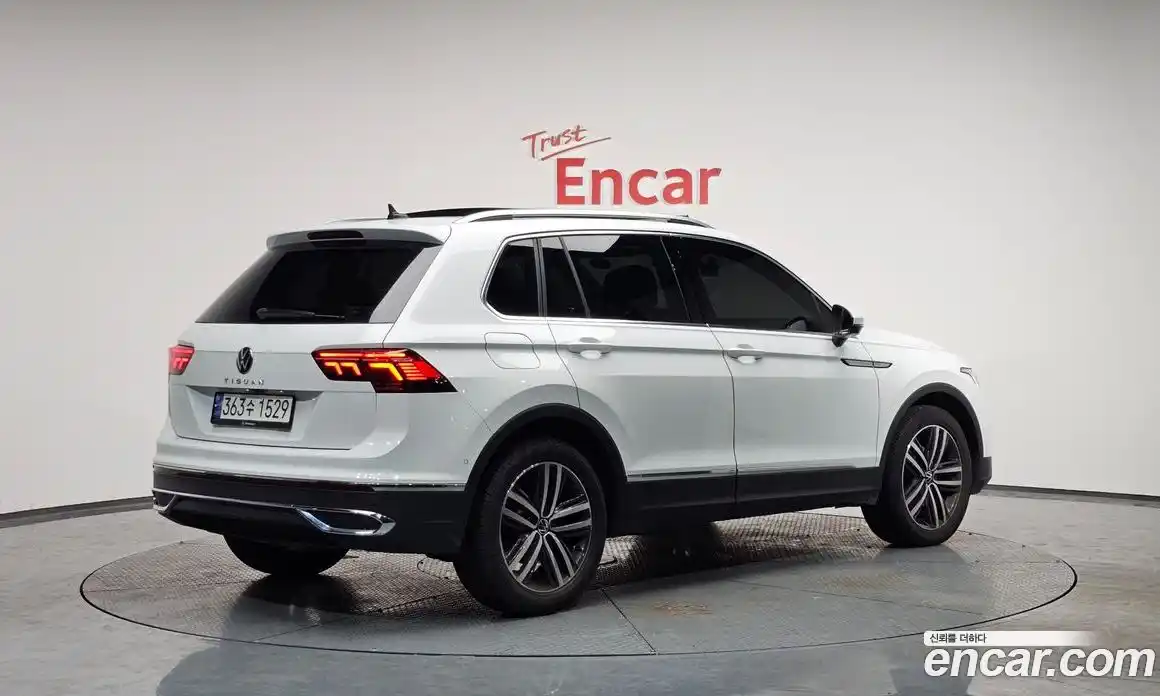 Volkswagen Tiguan 2023 2.0 Автомат в Москве № 168797, фото 8