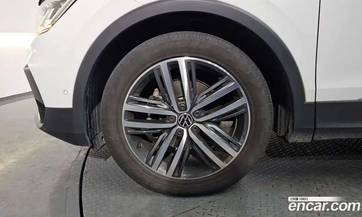 Volkswagen Tiguan 2023 2.0 Автомат в Москве № 168797, фото 10