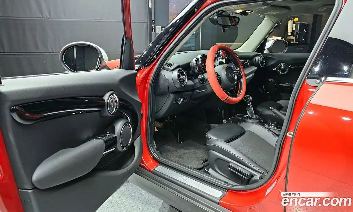 Mini Cooper 2015 1.5 Автомат в Москве № 190202, фото 17