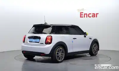 Mini Cooper 2022 Автомат в Москве № 213786, миниатюра 2