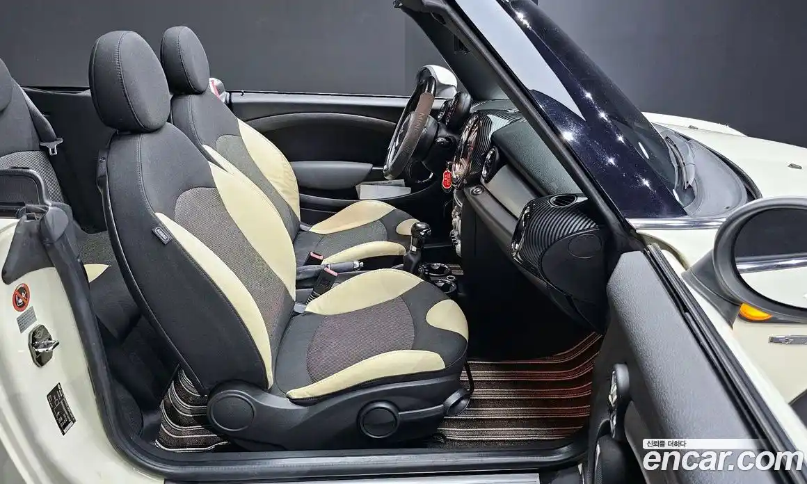 Mini Cooper Convertible 2009 1.6 Автомат в Москве № 214405, фото 15