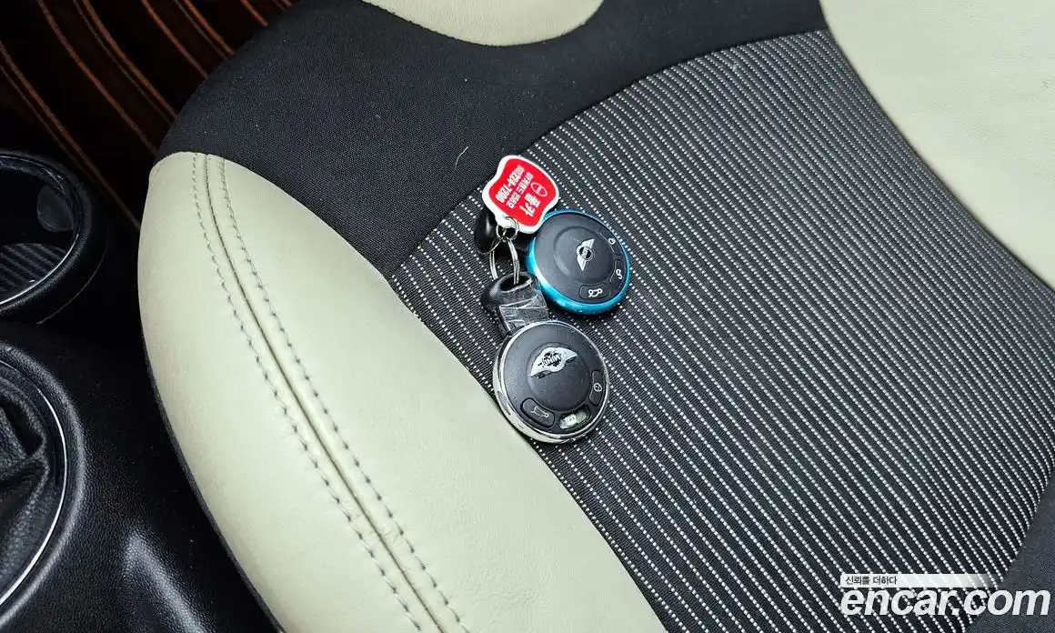 Mini Cooper Convertible 2009 1.6 Автомат в Москве № 214405, фото 16