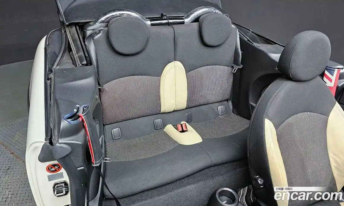 Mini Cooper Convertible 2009 1.6 Автомат в Москве № 214405, фото 20