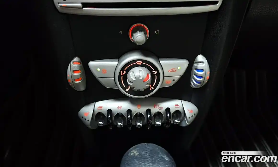 Mini Cooper Convertible 2009 1.6 Автомат в Москве № 214405, фото 5