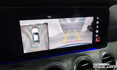 Mercedes-Benz E-Class 2023 2.0 Автомат в Москве № 218312, миниатюра 2