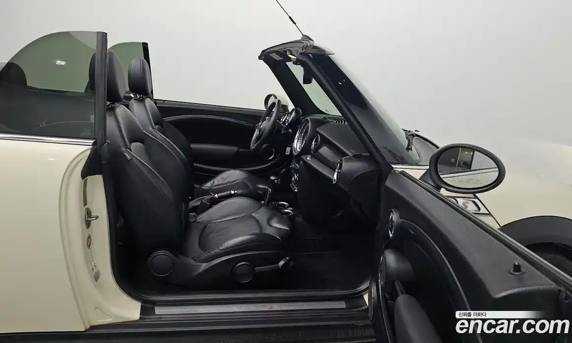 Mini Cooper Convertible 2015 1.6 Автомат в Москве № 226879, фото 11